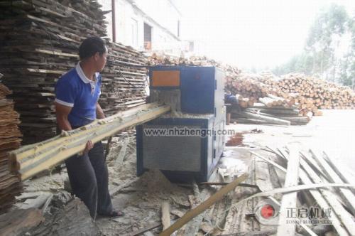 廣西省貴港市平南縣加工25桉木現(xiàn)場