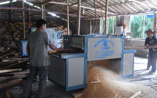 圓木多片鋸原木多片鋸正啟機械廠--浙江溫州瑞安加工現(xiàn)場