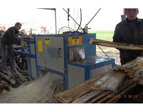 河南省-南陽市-唐河縣-20機型鋸揚木加工現場